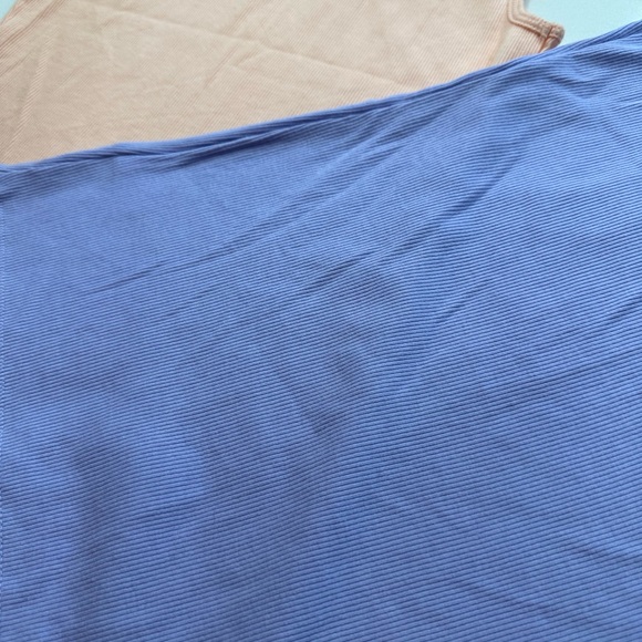 NWT (2) Ribbed Logo Gap Tank Tops -Size:M - Picture 3 of 12